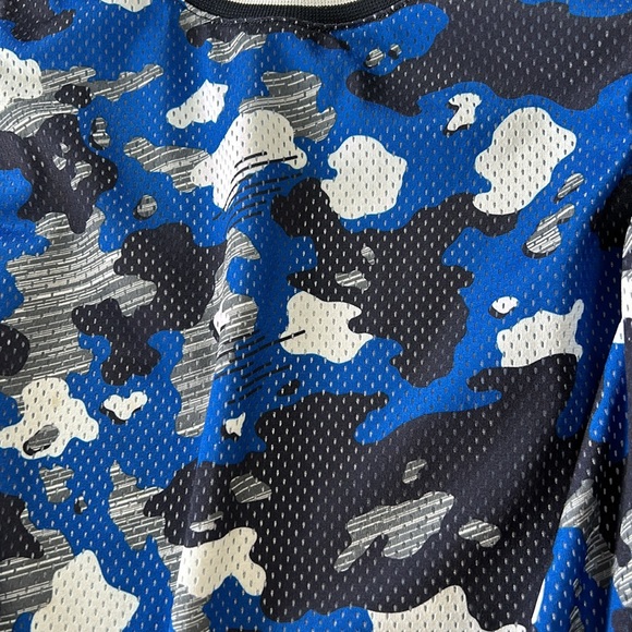And1 blue camo basketball jersey.  Men’s Small. Excellent condition. - Picture 4 of 10